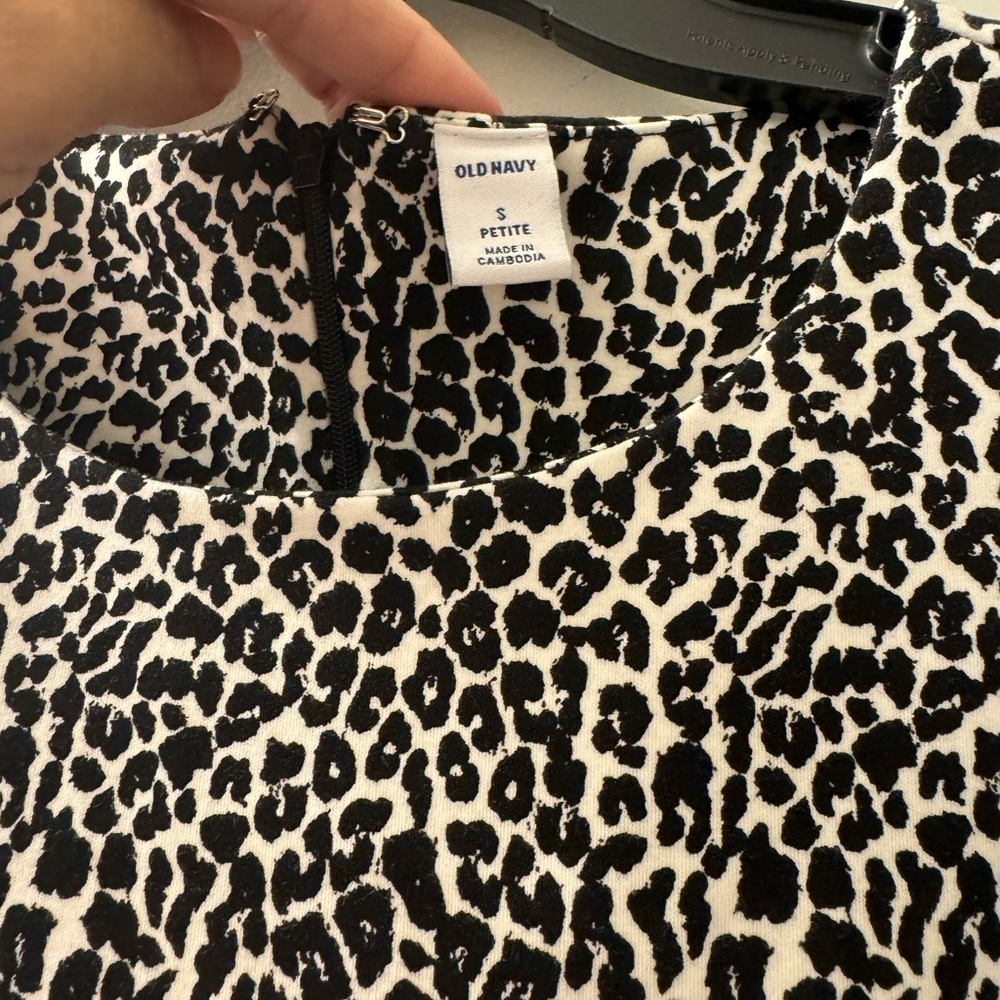 Old Navy Women’s Dress Size Small Petite - Picture 2 of 2